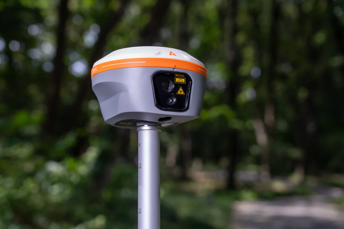 Récepteur GNSS i85 vu de face
