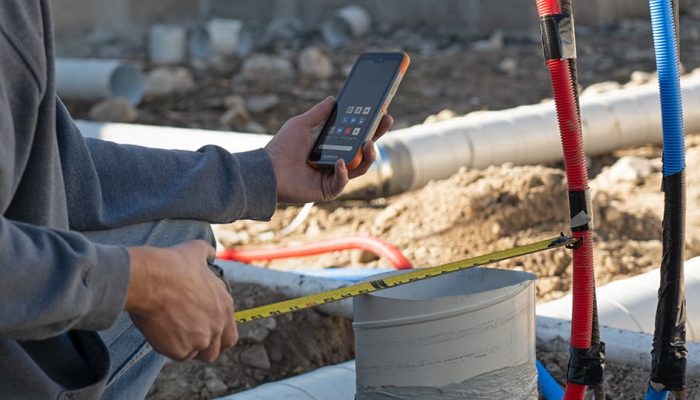 Utilisation d'un smartphone Archer 4 sur un chantier